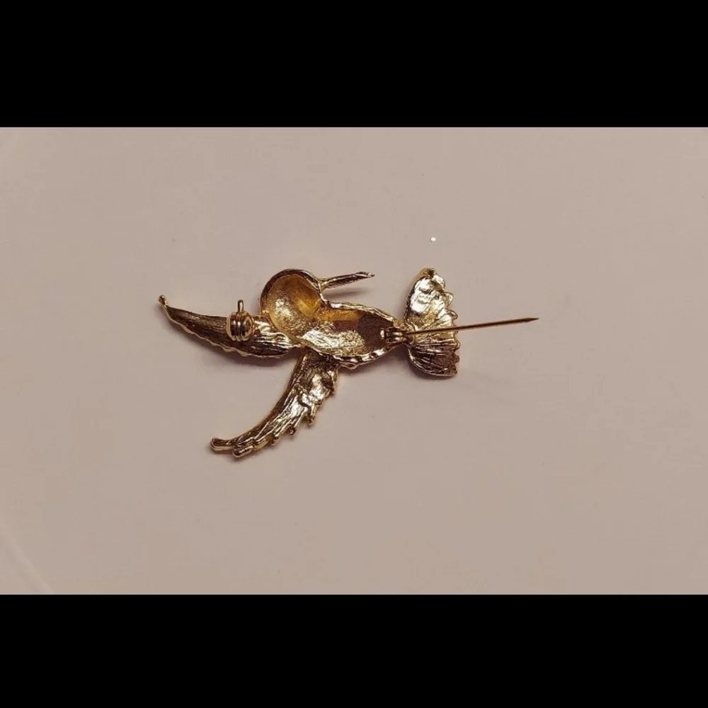 NWOT 1980s Hummingbird Brooch Pin Gold Tone Red & Sea Blue Enamel Pin